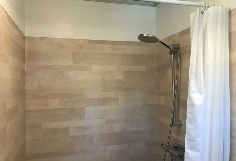 ３ベッドルームハウス, Tuvagård B&b Vindhästar