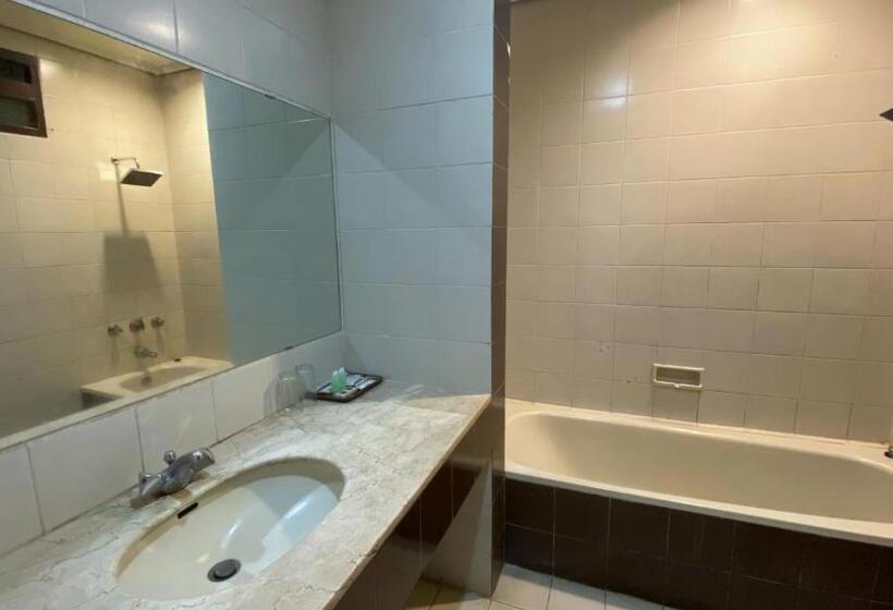 חדר סטנדרט עם מרפסת, Grand Whiz Hotel Bromo