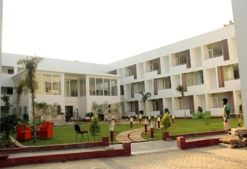 デラックスルーム, Saaral Resorts & Hotels Pvt Ltd
