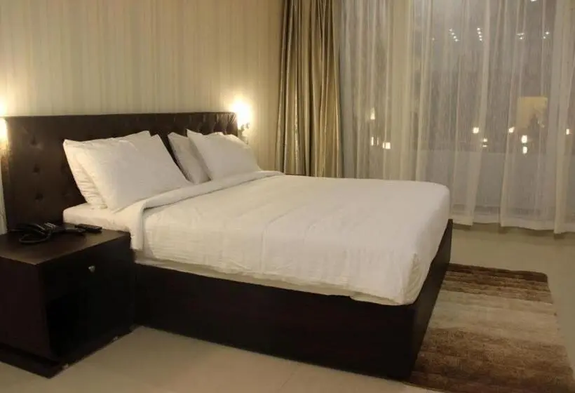 デラックスルーム, Saaral Resorts & Hotels Pvt Ltd