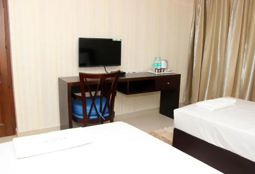 キングサイズベッドのスタンダードルーム, Saaral Resorts & Hotels Pvt Ltd
