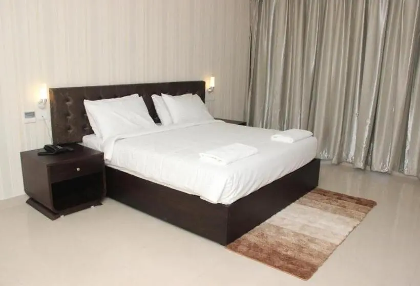 キングサイズベッドのスタンダードルーム, Saaral Resorts & Hotels Pvt Ltd