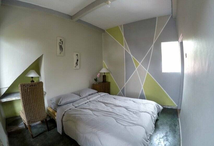 חדר אקונומי מיטה זוגית, Jro Maman Guest House   Adults Only