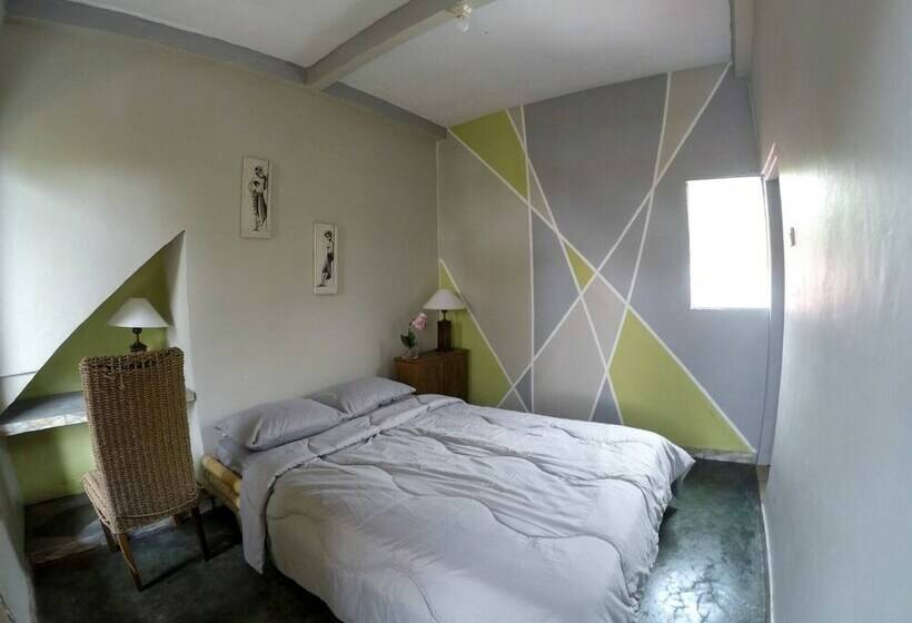 חדר אקונומי מיטה זוגית, Jro Maman Guest House   Adults Only