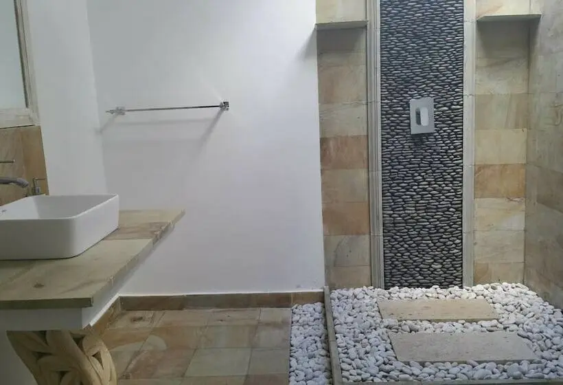 デラックスバンガロー, Nalini Resort