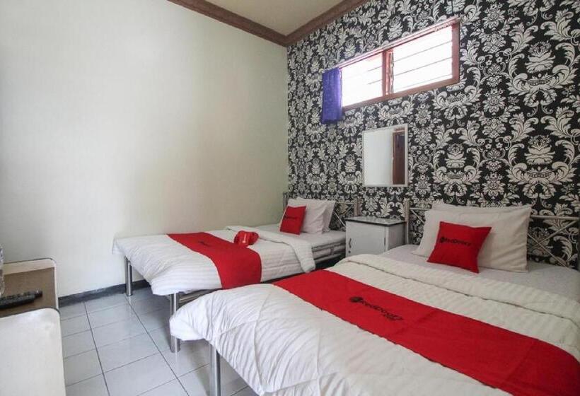 חדר סטנדרט, Reddoorz Near Sarangan Lake