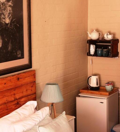 غرفة قياسية ثلاثية, Theark B&b