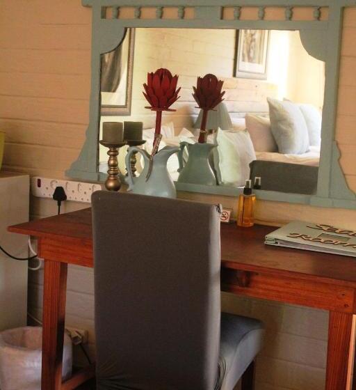 غرفة قياسية ثلاثية, Theark B&b