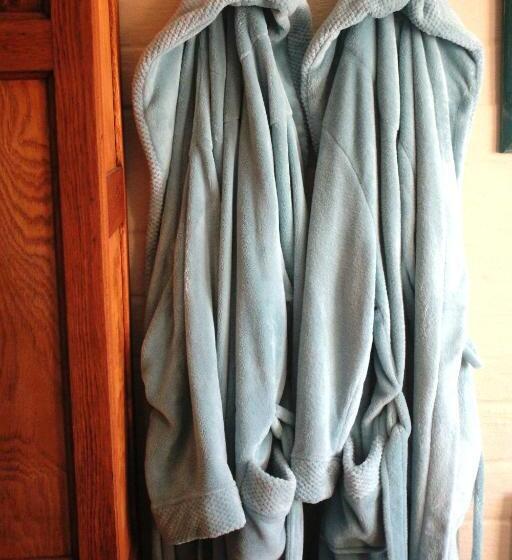 غرفة قياسية ثلاثية, Theark B&b