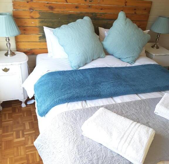 غرفة قياسية ثلاثية, Theark B&b