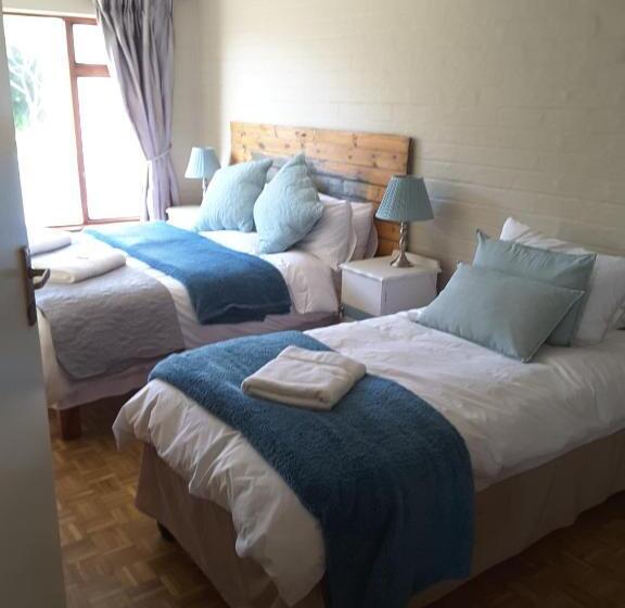 غرفة قياسية ثلاثية, Theark B&b