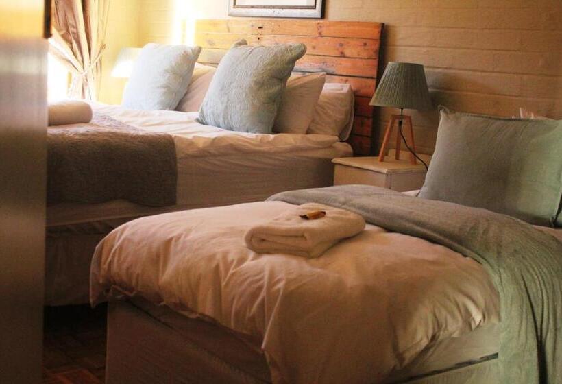 غرفة قياسية ثلاثية, Theark B&b