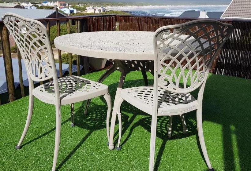 غرفة ديلوكس مطلّة علي البحر مزوَّدة بشُرفة, Theark B&b