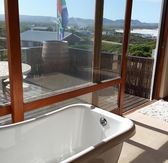 غرفة ديلوكس مطلّة علي البحر مزوَّدة بشُرفة, Theark B&b