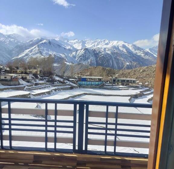 디럭스 룸, Lovon Hotel And Restaurant