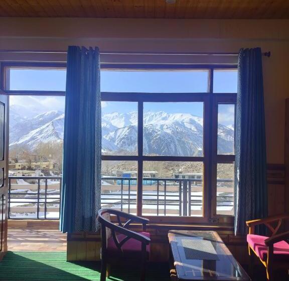 디럭스 룸, Lovon Hotel And Restaurant