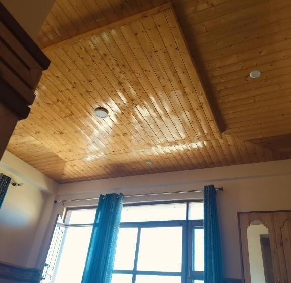 디럭스 룸, Lovon Hotel And Restaurant