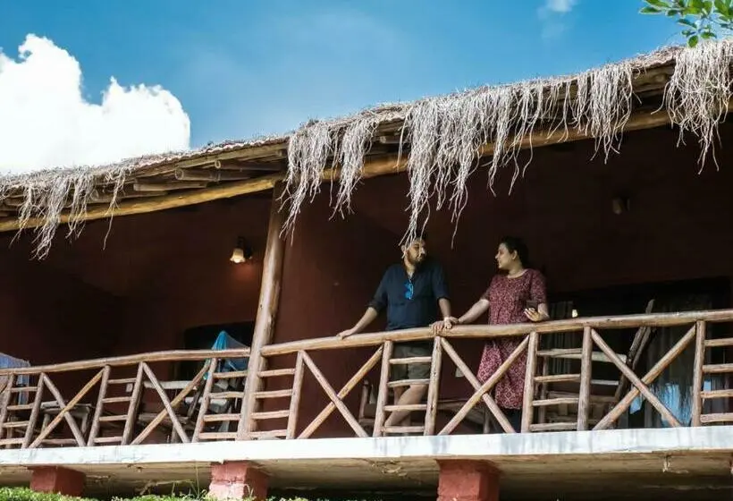 山の見えるスーペリアルーム, Deshadan Eco Valley Resort   An Eco Friendly Mud House