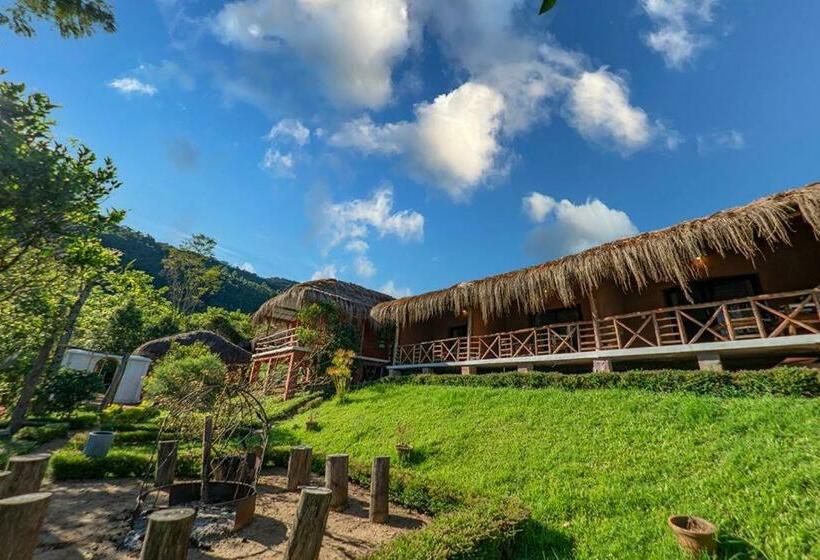 带山景的高级间, Deshadan Eco Valley Resort   An Eco Friendly Mud House