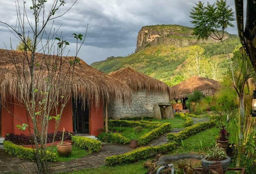 带山景的高级间, Deshadan Eco Valley Resort   An Eco Friendly Mud House