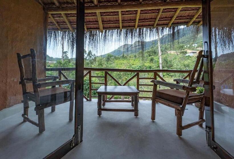 带山景的高级间, Deshadan Eco Valley Resort   An Eco Friendly Mud House