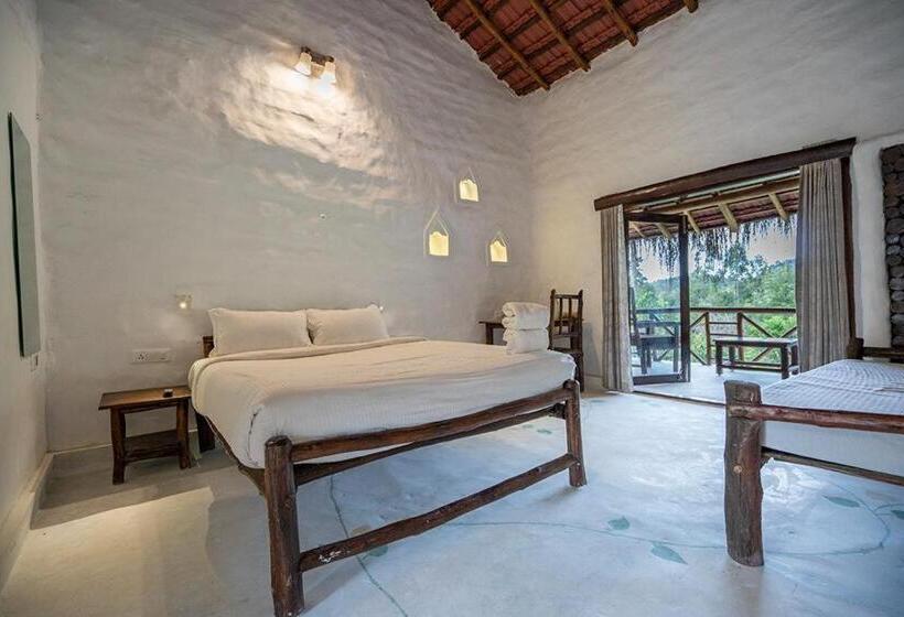 带山景的高级间, Deshadan Eco Valley Resort   An Eco Friendly Mud House