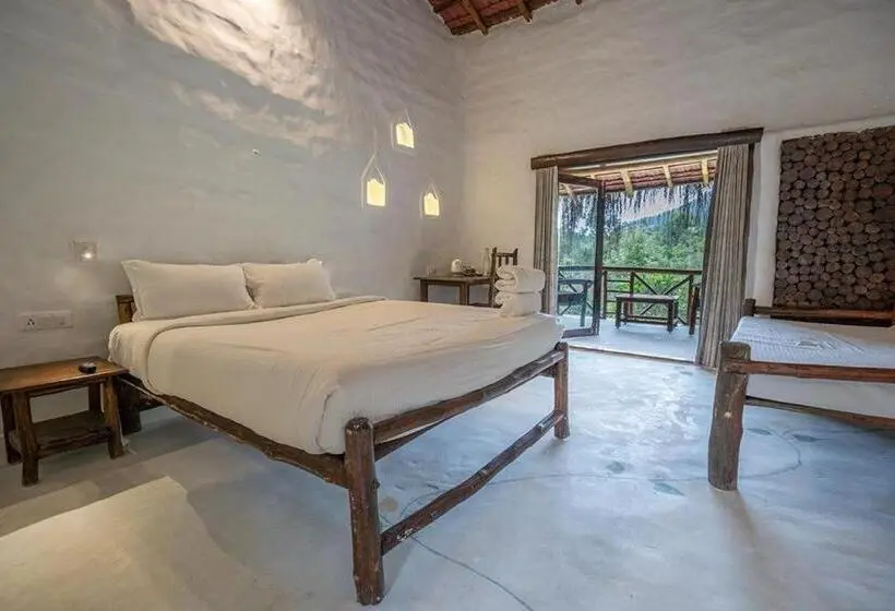 山の見えるスーペリアルーム, Deshadan Eco Valley Resort   An Eco Friendly Mud House