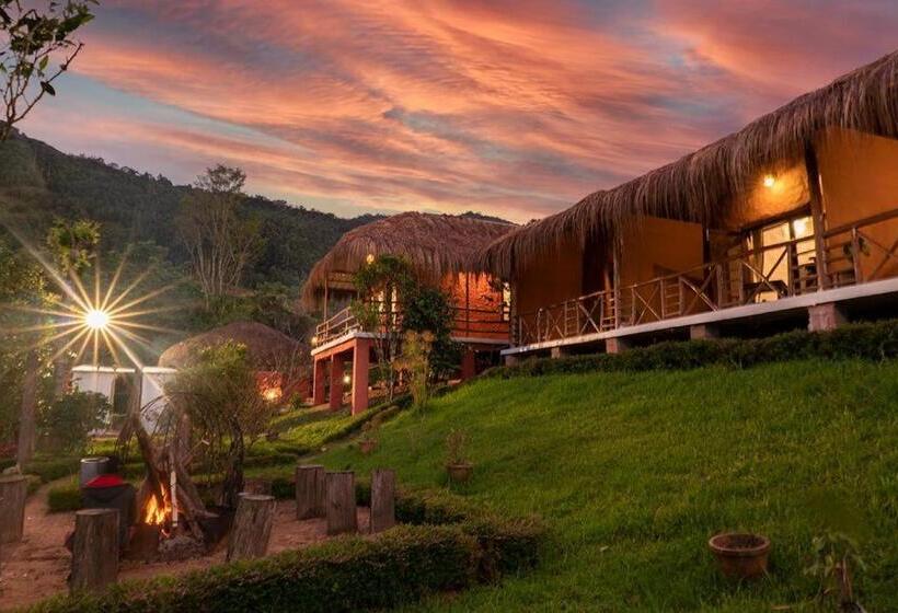 带山景的高级间, Deshadan Eco Valley Resort   An Eco Friendly Mud House