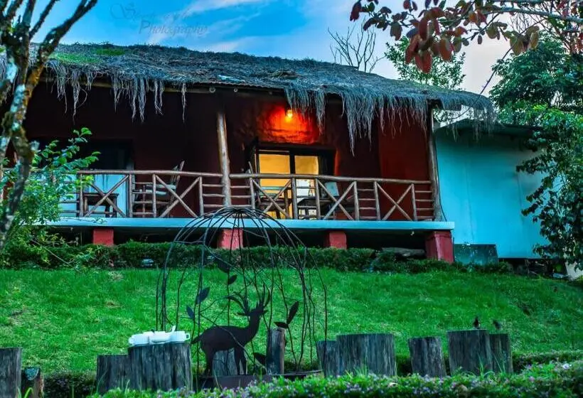 山の見えるスーペリアルーム, Deshadan Eco Valley Resort   An Eco Friendly Mud House