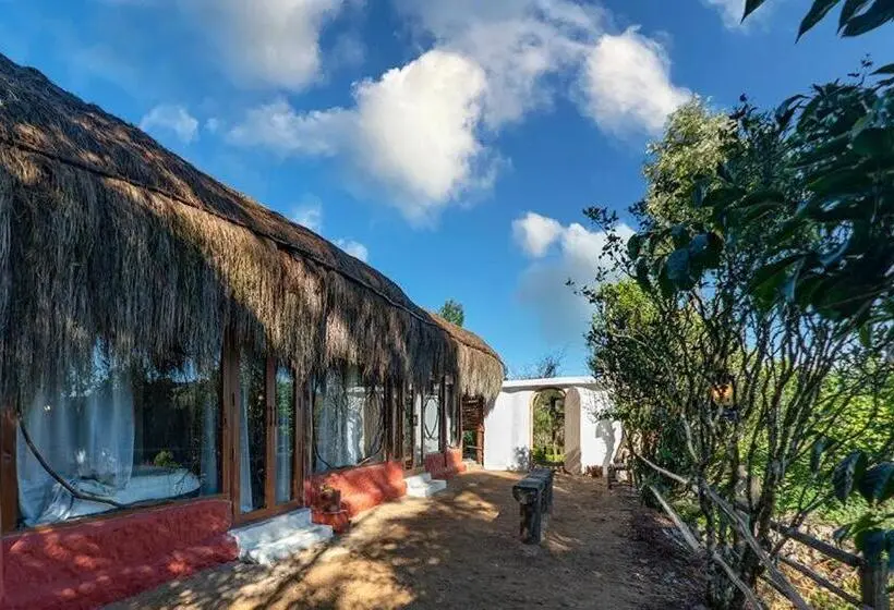 スーペリアー１ベッドルームビラ, Deshadan Eco Valley Resort   An Eco Friendly Mud House