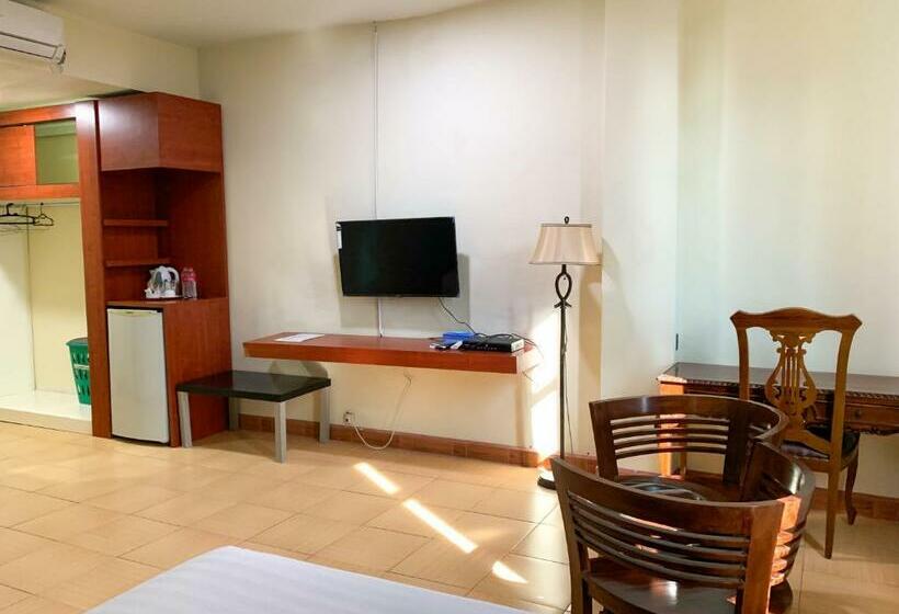 غرفة ديلوكس, Central City