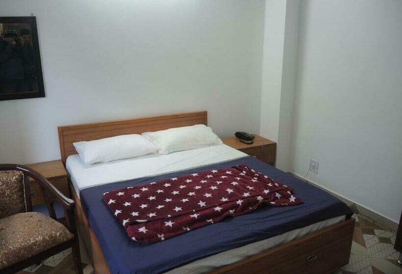 غرفة إقتصادية, The Alpine Nest