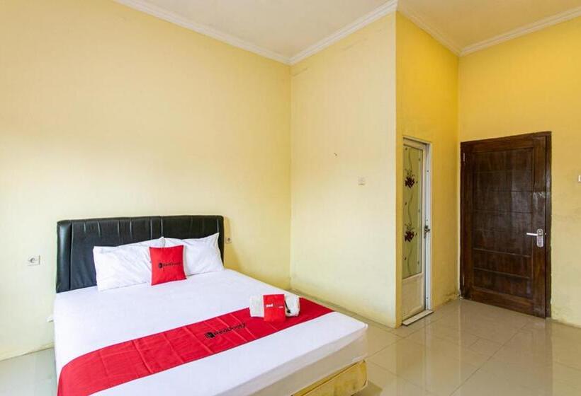 Номер Deluxe, Reddoorz Near Prambanan Temple