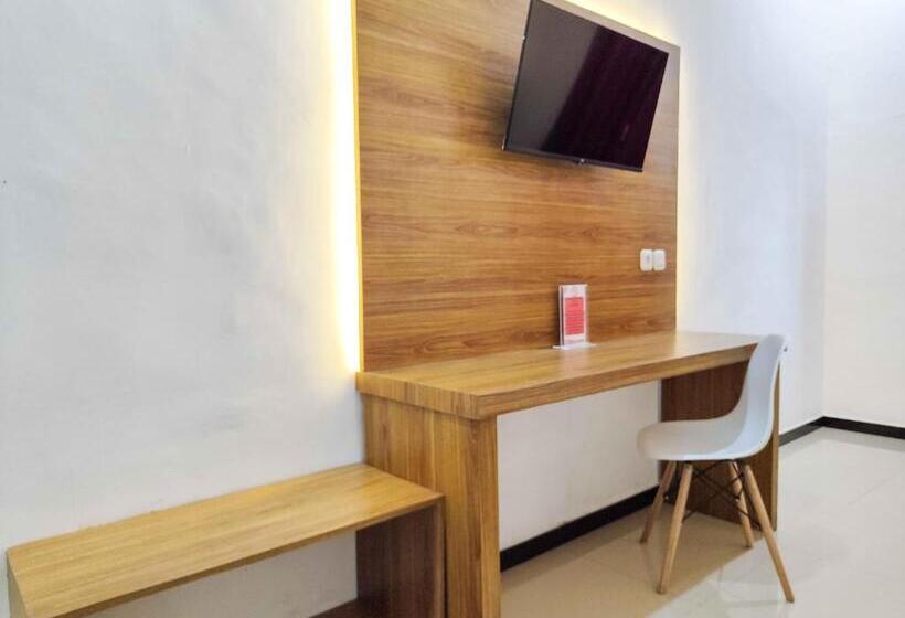 Номер Deluxe, Reddoorz Near Prambanan Temple