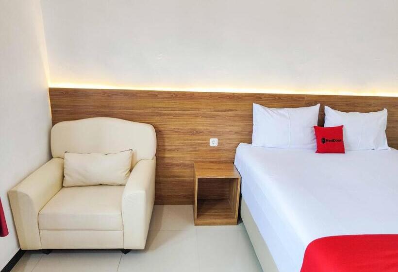 Номер Deluxe, Reddoorz Near Prambanan Temple