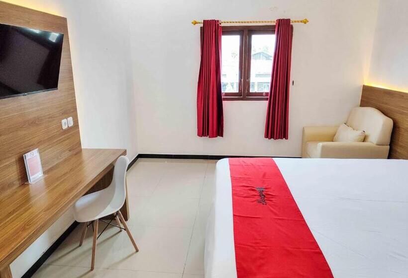 Номер Deluxe, Reddoorz Near Prambanan Temple