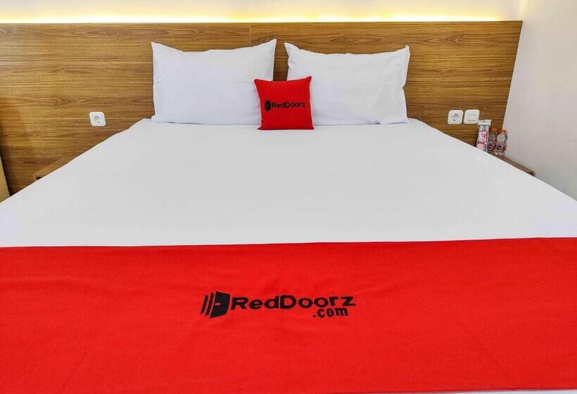 Номер Deluxe, Reddoorz Near Prambanan Temple