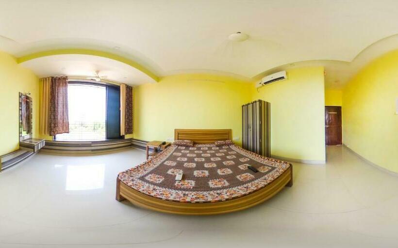 デラックスルーム, Shreyas Guest House   Tatkare Villa