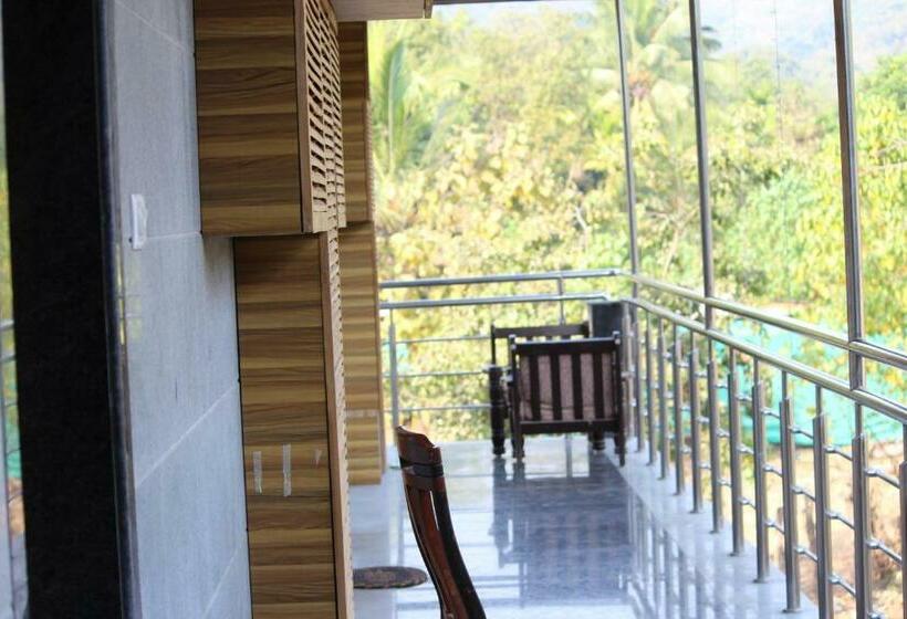 Номер Deluxe, Shreyas Guest House   Tatkare Villa