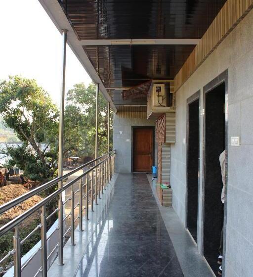 Номер Deluxe, Shreyas Guest House   Tatkare Villa