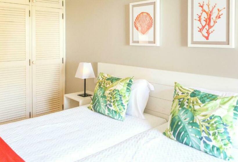 2침실 아파트 정원 전망, Alfagar Village