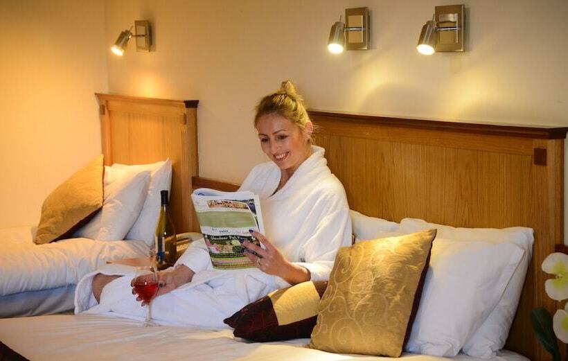 标准三人间, Bush