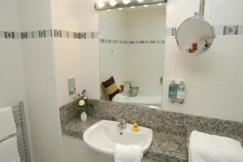 标准三人间, Bush