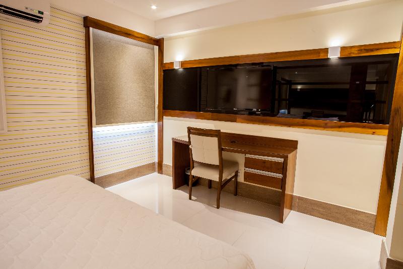 高级大房间, Bush