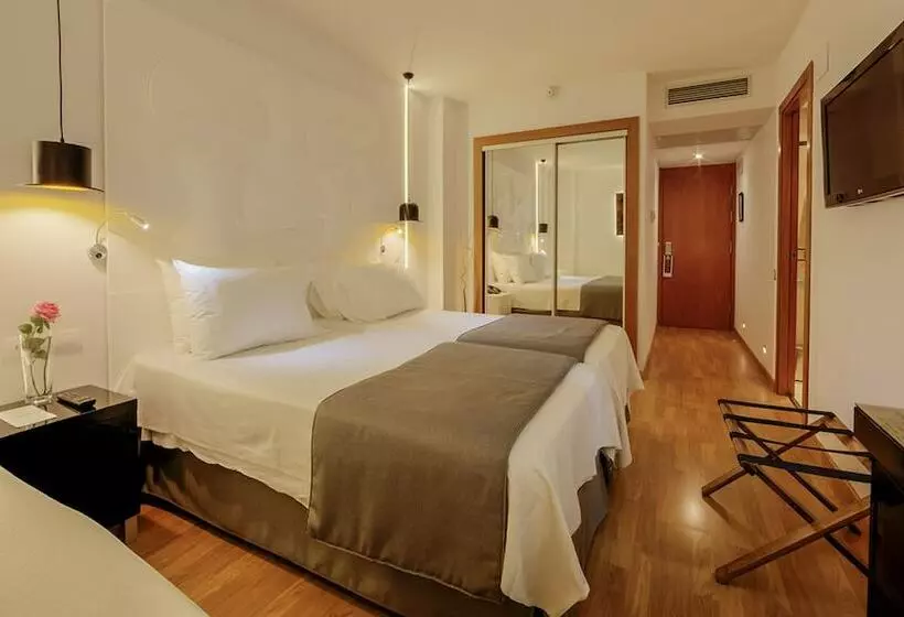 スタンダードトリプルルーム, Evenia Rocafort