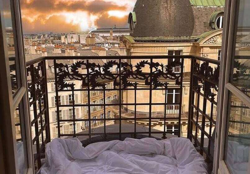 اتاق لوکس با چشم‌انداز شهر, Pont Royal Paris