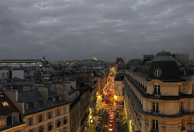 シティビューのデラックスルーム, Pont Royal Paris