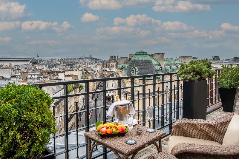 سوییت جونیور, Pont Royal Paris