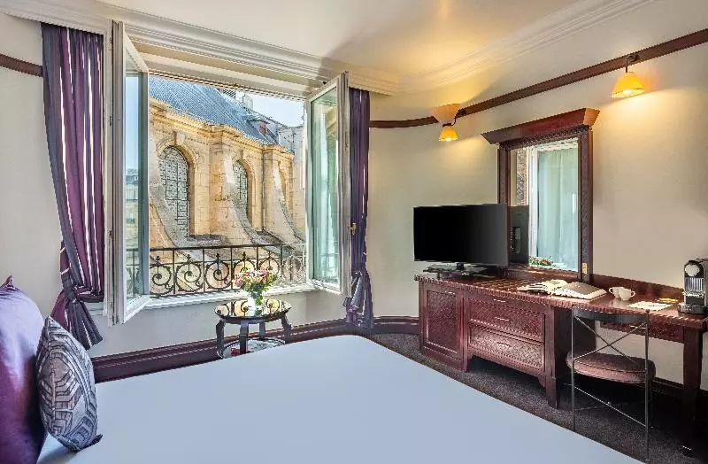 デラックストリプルルーム, Pont Royal Paris
