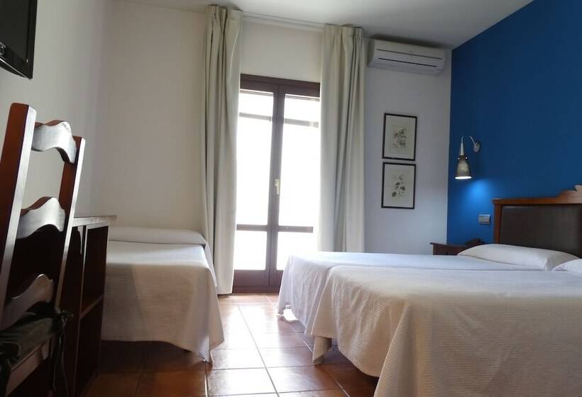 חדר סטנדרט לשלושה, Hospederia De Loarre